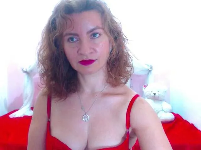 Live sex webcam photo for AliceMiller13 #268714160