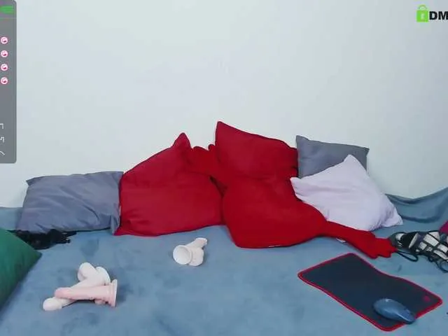Live sex webcam photo for LolaCandy #268697534