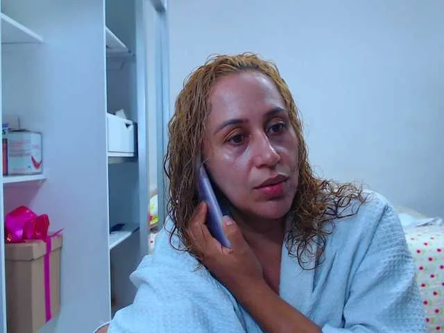 Live sex webcam photo for RoxanaMilf #268699043