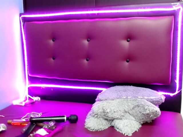 Live sex webcam photo for Sweet-Kitty1 #268698959