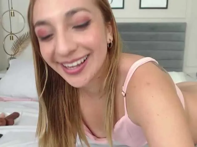 Live sex webcam photo for SarelleLopez #268703847