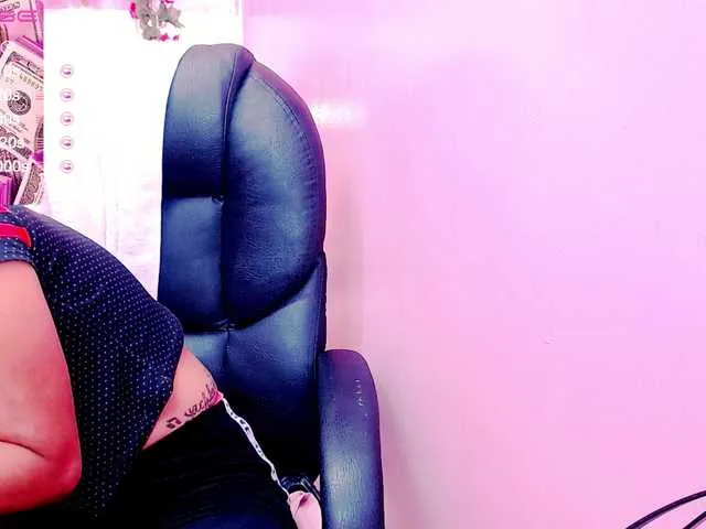 Live sex webcam photo for GlendaHolt #268714910