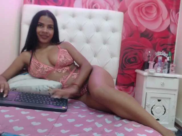 Live sex webcam photo for LunaXLopez #268699215