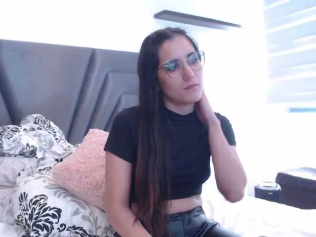 Live sex webcam photo for majo-20 #268714796