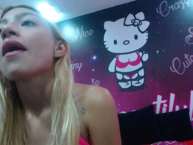 Live sex webcam photo for SaraTommy #268697957