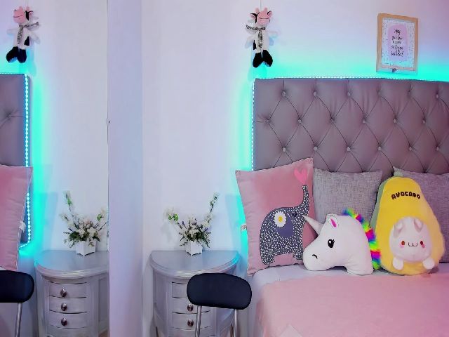 Live sex webcam photo for AliceeBrown #268709976