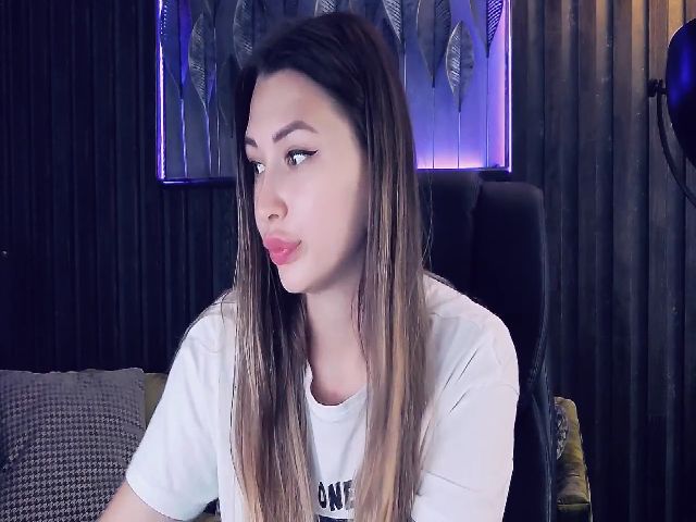 Live sex webcam photo for MillaLoves #268704763