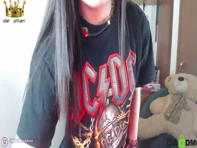 Live sex webcam photo for Miahot21 #268700562