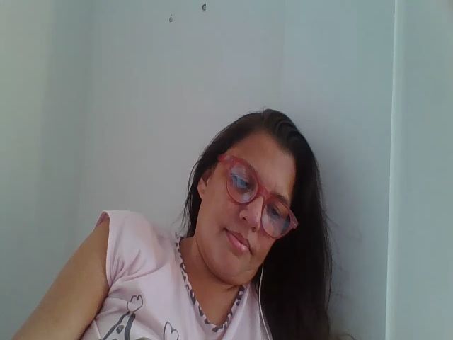 Live sex webcam photo for SweetLola01 #268717721