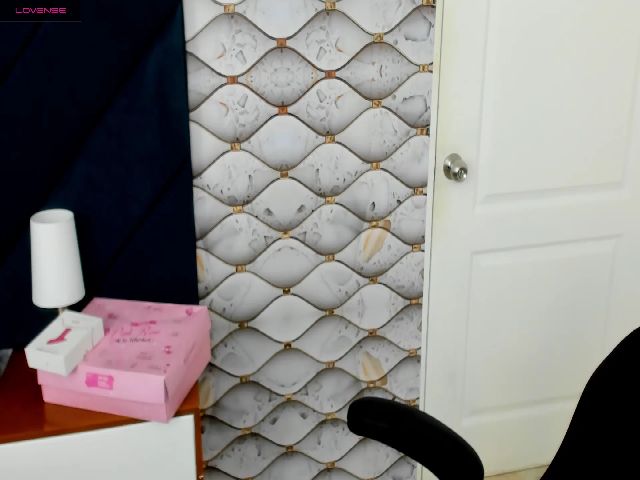 Live sex webcam photo for Anna_cooper #268718160