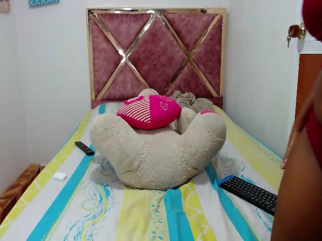 Live sex webcam photo for DianaRubi_ #268700420