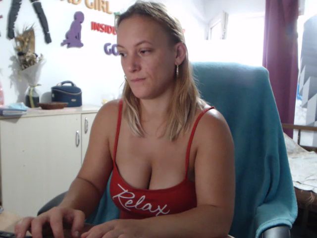 Live sex webcam photo for LiaMelanyy #268706005