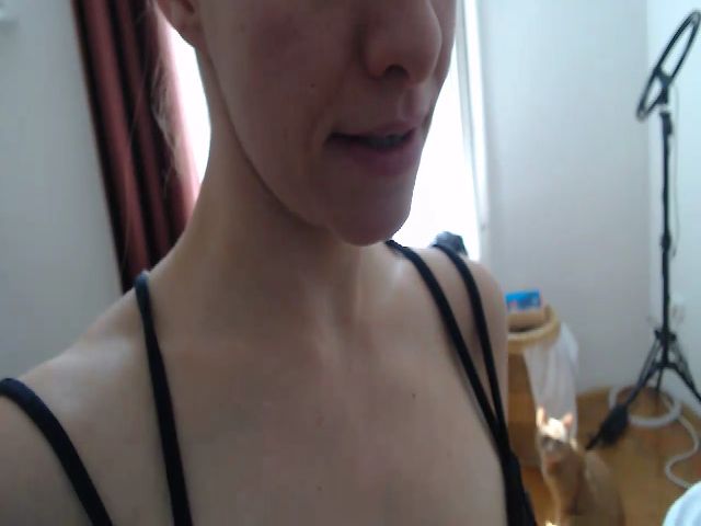 Live sex webcam photo for PetitePinkie #268709047