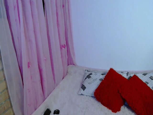 Live sex webcam photo for Tania_white1 #268699491