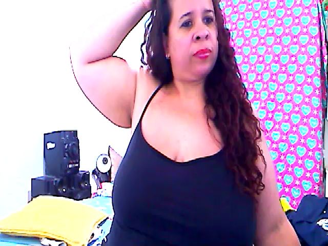 Live sex webcam photo for LatinaBigAss4 #268699304