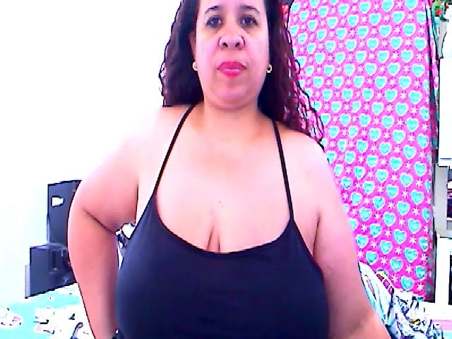 Live sex webcam photo for LatinaBigAss4 #268699822