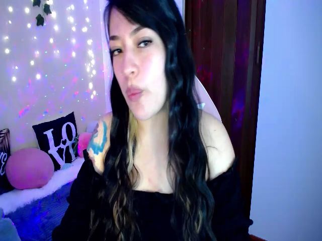 Live sex webcam photo for JuliArango #268702218