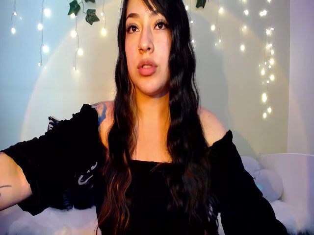 Live sex webcam photo for JuliArango #268706155