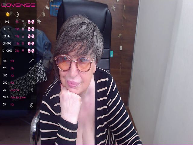 Live sex webcam photo for SharonAmore #268716721