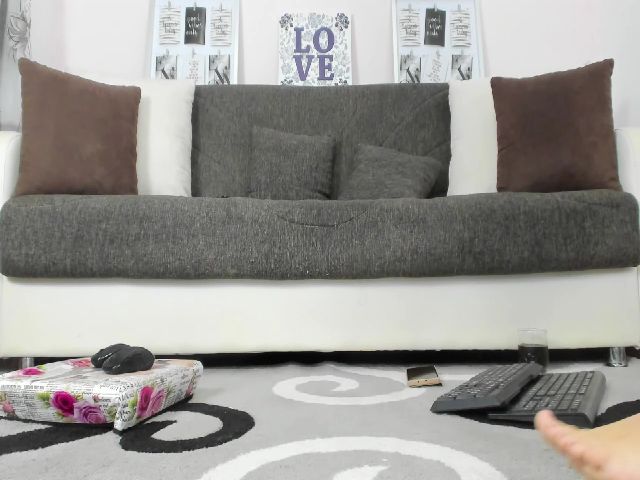 Live sex webcam photo for Jessyblondex #268717621