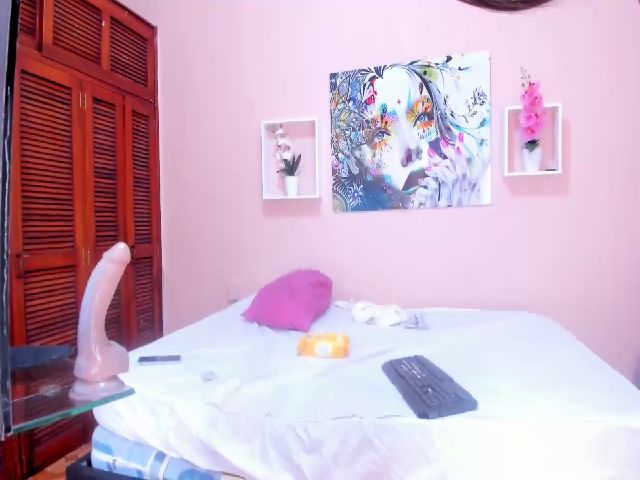 Live sex webcam photo for ZOE_CAT #268709484