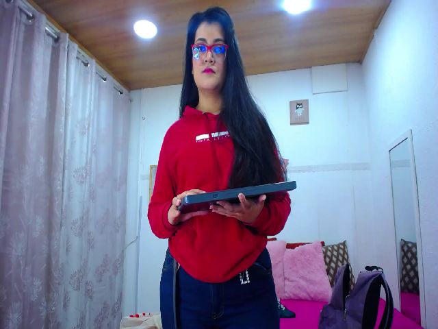 Live sex webcam photo for Noonalatin #268709577