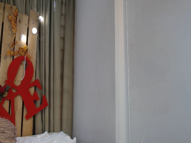 Live sex webcam photo for Lupita_hot3 #268711152