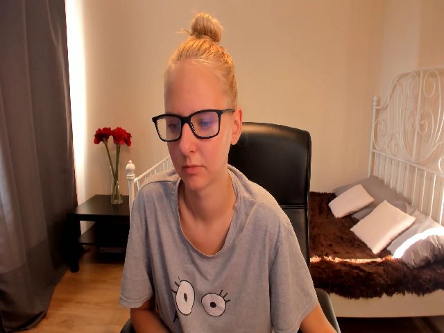 Live sex webcam photo for O1iv1a #268711029