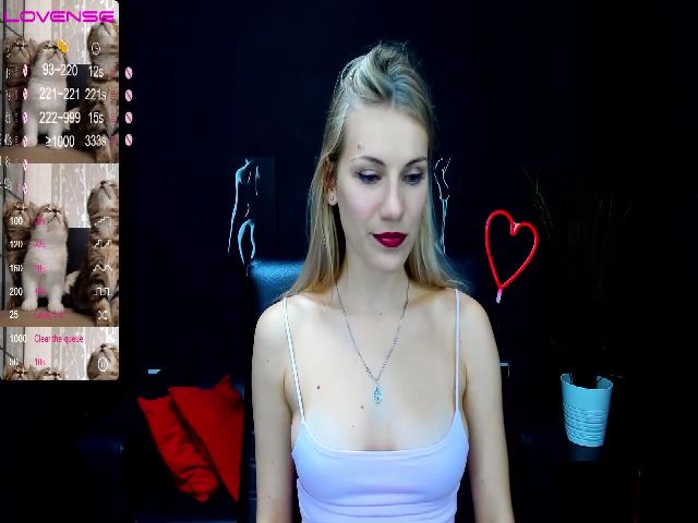 Live sex webcam photo for LiliManchest #268716414