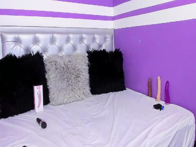 Live sex webcam photo for Violet21_ #268718460