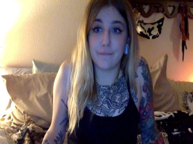 Live sex webcam photo for Shy_sophia2 #268701736