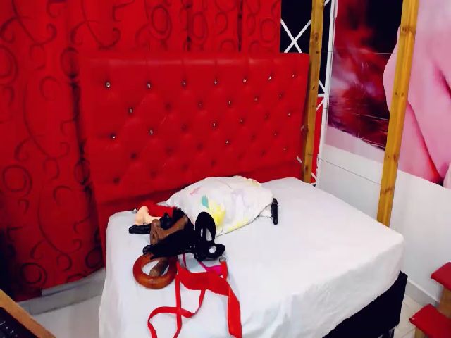 Live sex webcam photo for Sweet_latine #268715670