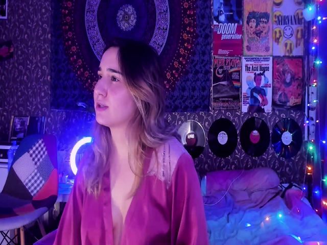 Live sex webcam photo for RETROGIRL_X #268715589