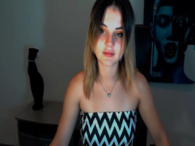 Live sex webcam photo for EmilyFar #268705101