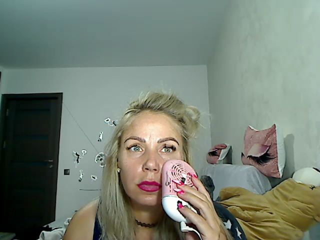 Live sex webcam photo for Yourmilf24 #268706611