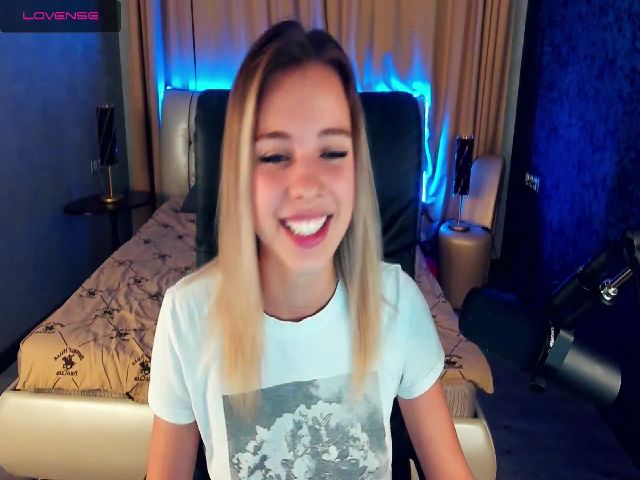 Live sex webcam photo for MariaCharming #268705050