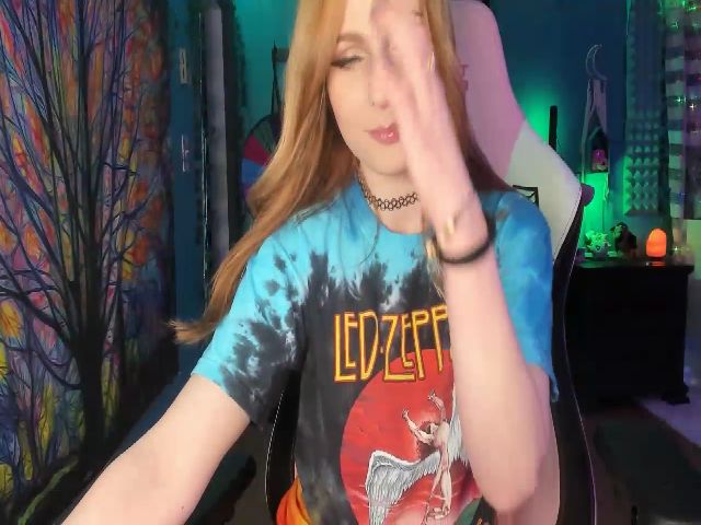 Live sex webcam photo for MapleMaya #268705696
