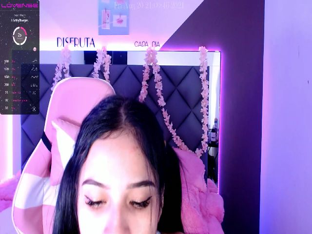 Live sex webcam photo for Littleissue #268700406