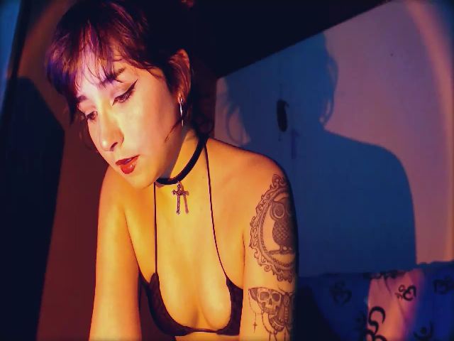 Live sex webcam photo for Petit_Haze #268706126