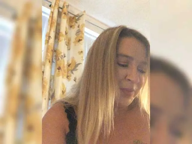 Live sex webcam photo for DownAndDirtyy #268713183