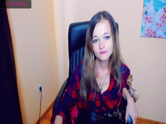 Live sex webcam photo for TinyKrisss #268704652