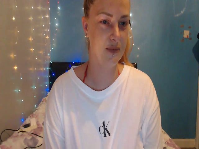 Live sex webcam photo for Arielbee #268717243