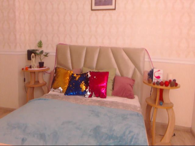 Live sex webcam photo for LorinFields #268710042