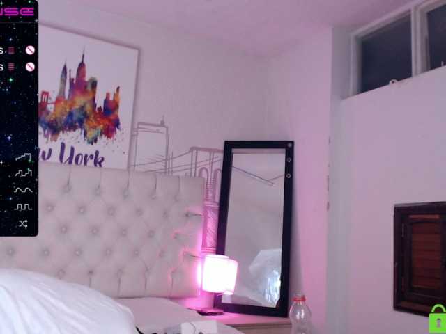 Live sex webcam photo for emilistone #268703644