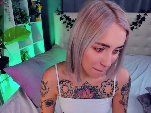 Live sex webcam photo for KaprinaGirrs #268723676