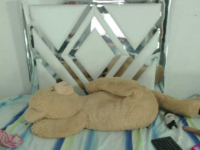 Live sex webcam photo for SweetBarbie #268719608