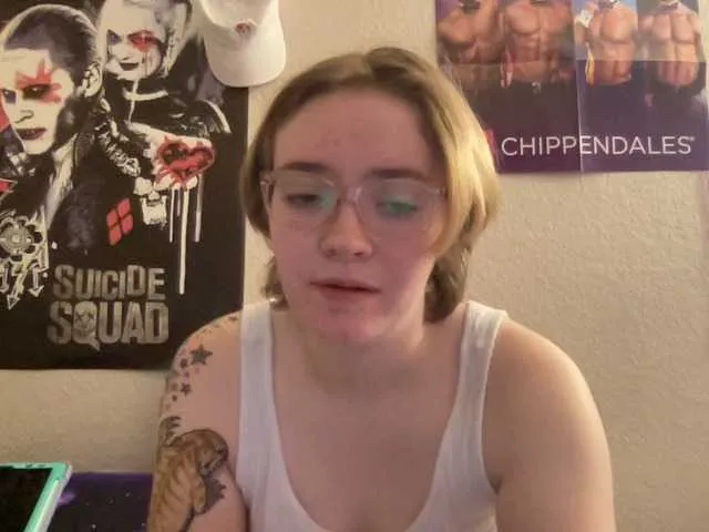 Live sex webcam photo for CandyBurger21 #268732364