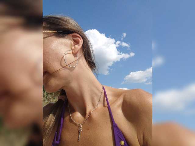 Live sex webcam photo for Aurora108 #288002766