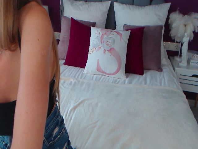 Live sex webcam photo for Angell_XO #268725321