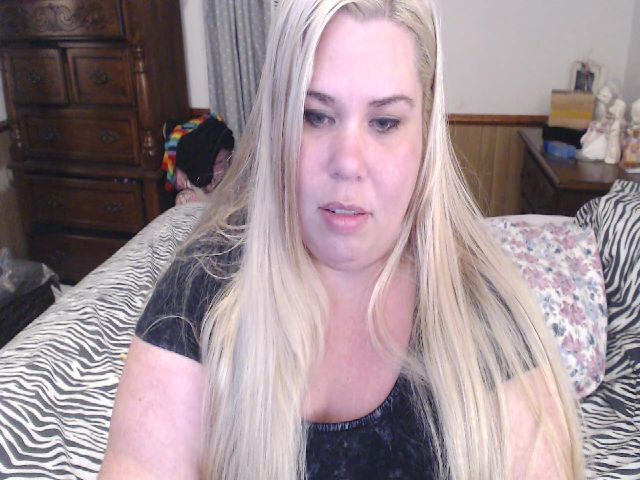 Live sex webcam photo for PlumpKittyKat #268725410